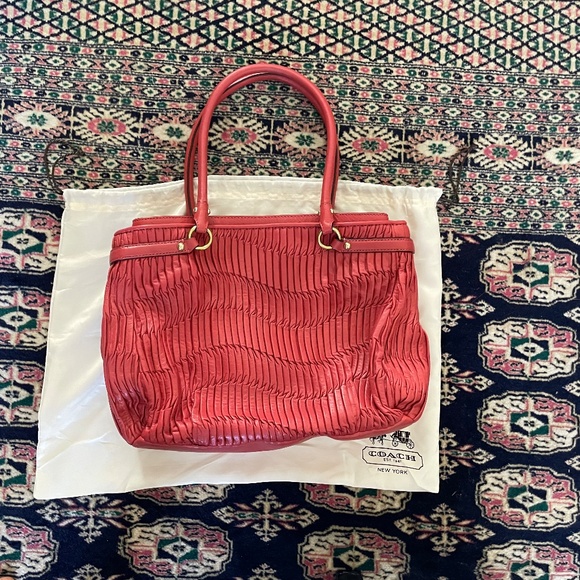 Coach Textured red/coral handbag - Picture 2 of 3